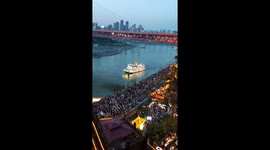 City in Southwest China was unprecedentedly filled with a sea of tourists during vacation