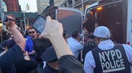 NYPD and protesters clash at vigil for Jordan Neely in Soho!