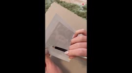Artist reveals an easy & efficient trick for copying photos for portraits