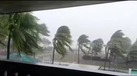 Cyclone Mocha : Footage from Saint Martil Island in Bangladesh shows winds intensifies and getting stronger