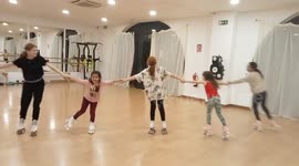 Estrella sobre patines,amigas íntimas en la escuela de patinaje artístico sobre ruedas,san pedro de Alcantara, Marbella Málaga.