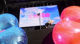 Show de la banda ¨Cariño¨ en las fiestas de San Isidro en el matadero de Madrid, España en el escenario primavera sound