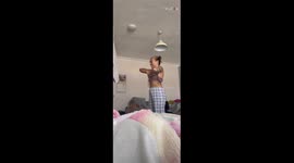 Hilarious scene unfolds when dad helps daughter wax her armpits