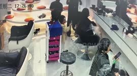 Naughty child cuts woman's hair while at beauty salon with mum in China