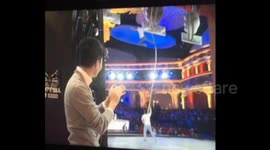 节目录制现场 竹子断裂选手落地