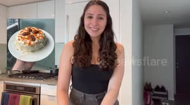 Woman creates incredible healthy desserts using YOGURT— from low-calorie cookie skillets to high-protein cheesecakes Part 1/3
