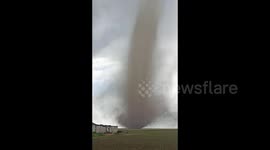 Massive 'dragon' tornado stretches from ground to clouds in China's Sanling Township