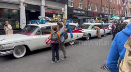 I ain't ‘fraid offie no ghosts! Ghostbusters star Dan Aykroyd signs autographs in an OFF LICENCE