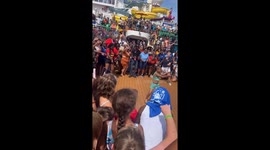 This confident 6-year-old gets whole cruise on their feet with her exceptional moves