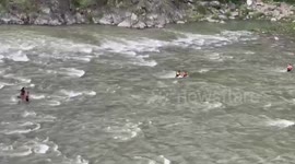 SDRF Team Rescues 2 Youth Stuck in The River in Rudraprayag, India