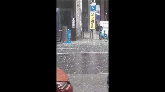 Tourists in Madrid, Spain, shocked by sudden hail storm in middle of summer