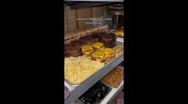 ‘Nothing is real’: TikTokers question sanity as film designer reveals hyper-realistic props – from squishy burgers to silicone glass shards. Part 1/5