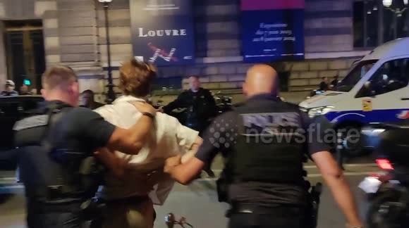 Migrant mayhem meets human chain harmony in Paris: Utopia activists join forces with state representatives