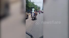 Family of EIGHT seen riding on overloaded scooter in Mumbai