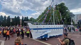 Brixton celebrates 75th anniversary of the Windrush arrivals with beautiful model boat and parade
