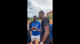 Victor Osimhen in Nigeria to visit his roots, childhood friends and senior friends.