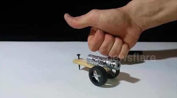 Powerful mini cannon built by YouTubed