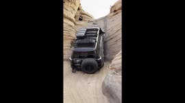 Crazy moment SUV goes up steep incline at Sand Hollow State Park, US