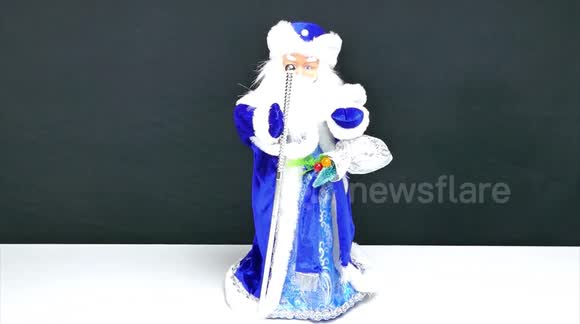 In this video, Santa Claus is danced from a simple statuette into a fun dancing Santa Claus