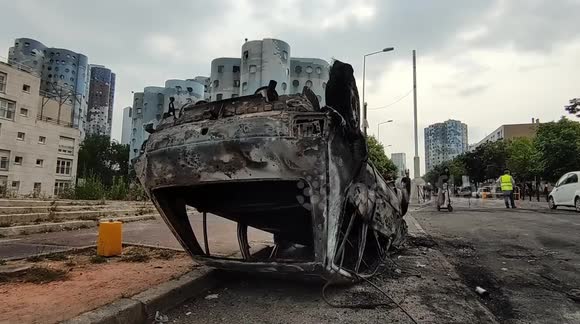Paris wakes up from night of violent unrest after teenager death