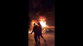 3h18 a nanterre juste après que la police ai rebroussé chemin, les habitants commencent à rentrer chez eux avant qu’un nouvel affrontement ai lieu