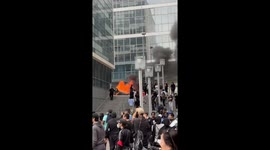 Après la marche blanche les forces de l’ordre ont chargé sur les manifestants