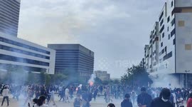 Clashes between police and demonstrators in Nanterre. The square is covered with tear gas. We hear shots of LBDs, fireworks and grenades.