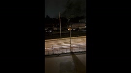 On peut voir dans cette vidéo que des jeunes sont en train de tirer sur les policiers avec des mortiers.