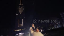 杭州：老人包下整楼示爱 情人节告白老伴震撼催泪