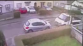 Man headbutts car after slipping on Nottingham ice