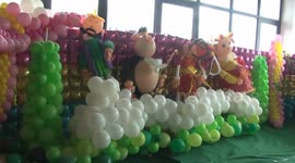 At least 10,000 balloons used to make maze in China