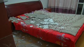 楼上住户剁鱼 震掉楼下天花板