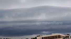 US: Massive Shelf Cloud Looms Over Getzville, NY