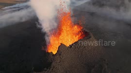 After a few months pause, the Fagradalsfjall volcano in Iceland has become active again actracting a crowd of people.