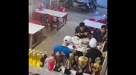 Shocking gas stove explosion sends diners scrambling at restaurant in Vietnam