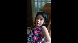 My cousin ask her mom to buy a cake for her graduation