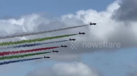 Al Fursan air display team showing their true colours at the int air tattoo. (Vid-2).