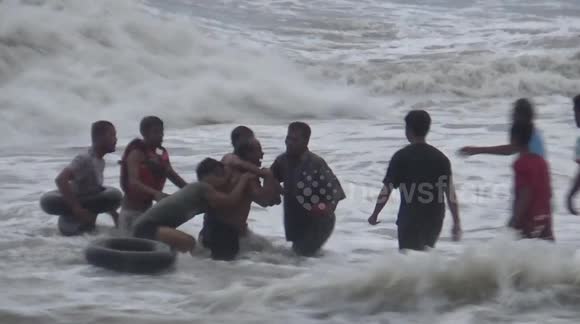 Dramatic rescue for fishermen cast overboard by high seas in Indonesia
