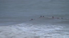 Indonesian residents fearlessly dive into rough sea to rescue stranded fisherman