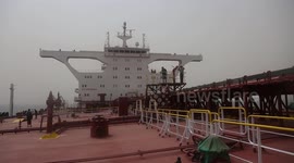 UN team begins to transfer oil from decaying tanker off Yemeni coast