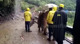 Landslide accident in Gaurikund on Rudraprayag-Shrikedarnath road, SDRF is running search operation
