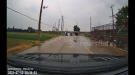 Driving triumph: conquering the flooded tunnel in Shandong's heavy downpour