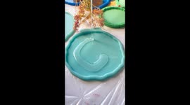 Resin Artist shares the satisfying process of making a beautiful resin cake stand