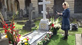 Church singing at the grave of Metropolitan Anthony at Brompton Cemetery on the 20th anniversary of his repose