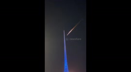 Brilliant meteor streaks through skies of Melbourne, Australia