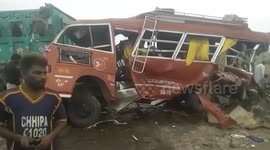 Bus-dumper collision in Pakistan, killing 4