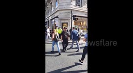 UK: Disorder On London’s Oxford Street After Social Media Videos Encourage Robbery