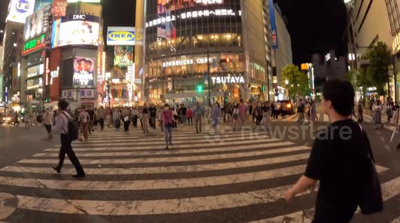 Tourists return to Shibuya 
