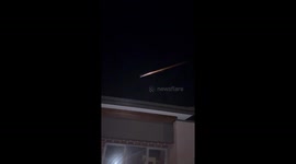 Melbourne night sky comes alive with DAZZLING 'meteor' blazing across it