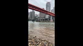 Rapid motorboat ride on Yangtze River takes an unexpected dive